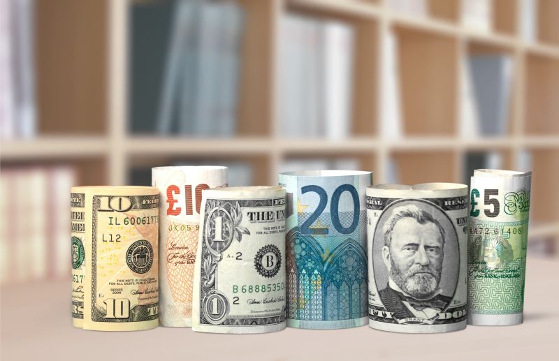 How to save money with currency transfers